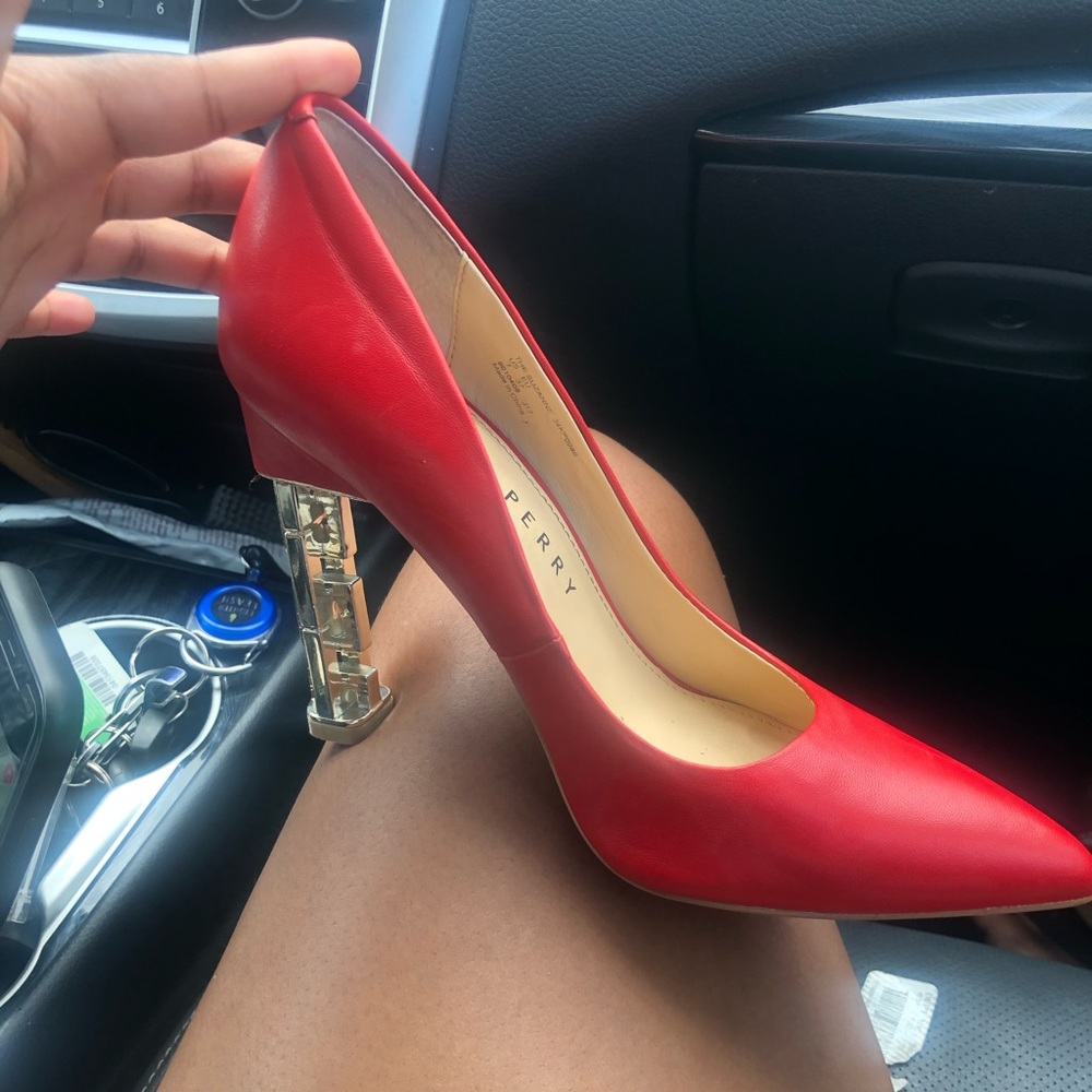 Red high heel shoes (Katy Perry)
